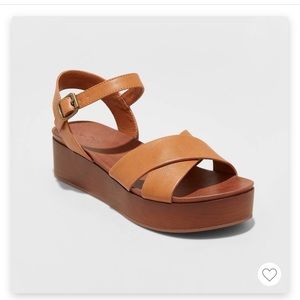 NWT Universal Thread Billi Cognac Flatform Size 9